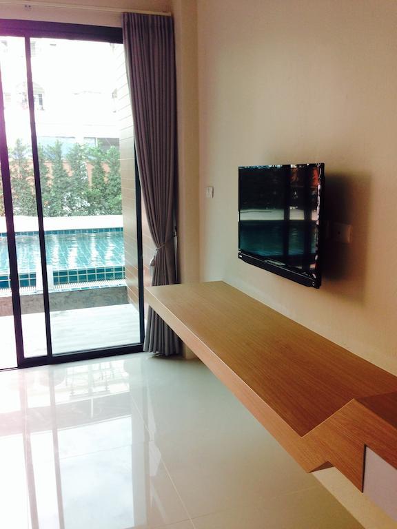Chitra Suite Pattaya Room photo